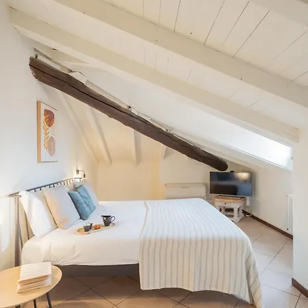 Plinio 10 By Rent Apartment *